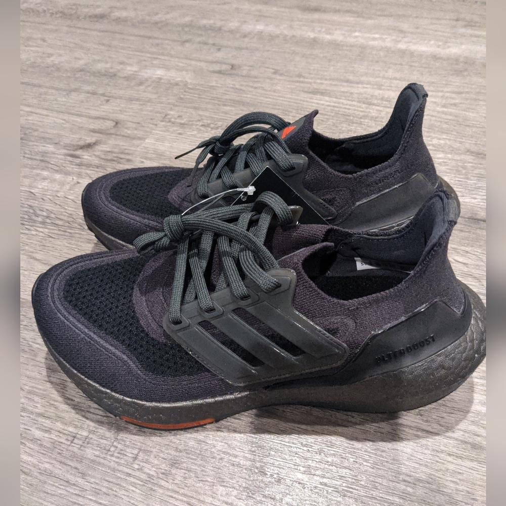 Adidas UltraBoost 21, Youth Size 5.5, Carbon Gray Black